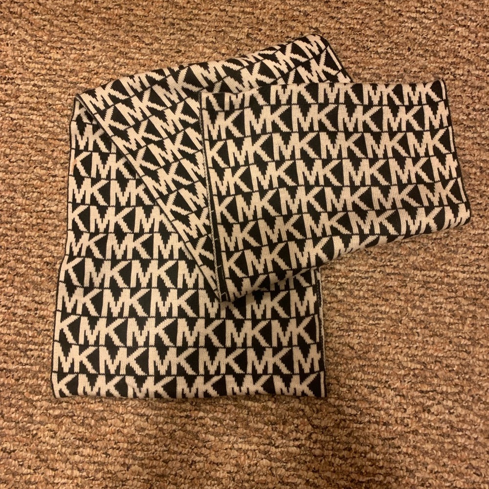 Michael Kors Infinity Sweater Scarf